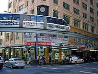 ���킢�����m���[���ƁA�����b�ɂȂ����R���r�j