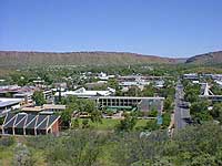 Anzac Hill���猩���낵��Alice Springs�̊X